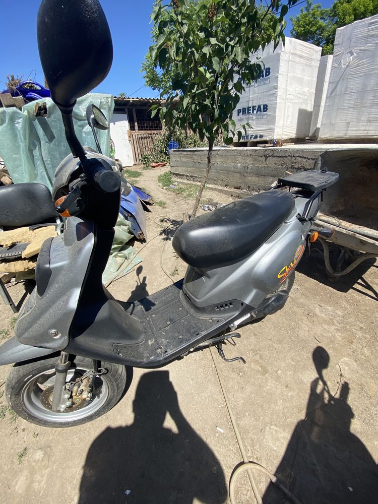 Vand yamaha 125cc piaggio nrg si pegasus 49cc