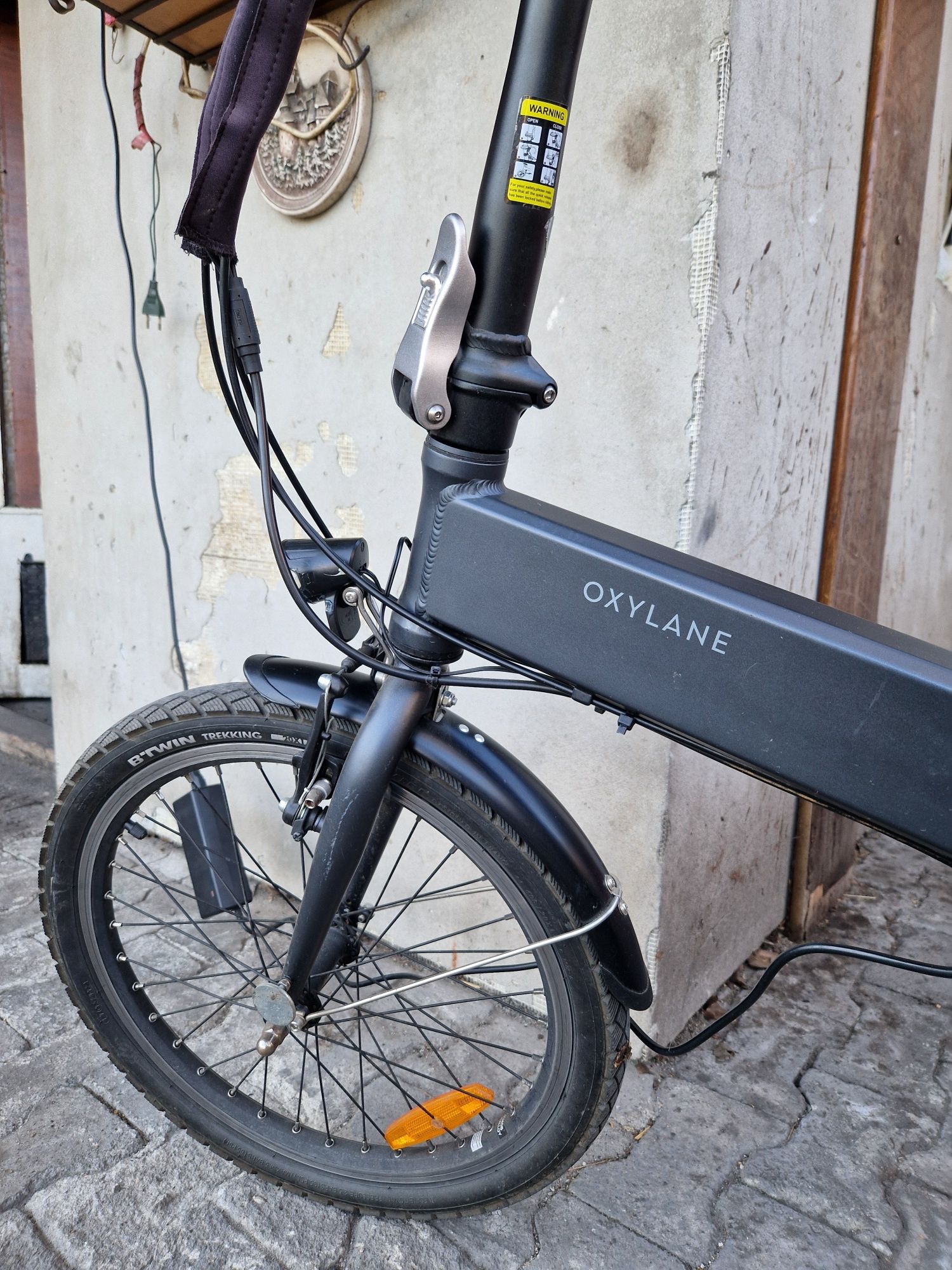 Bicicletă semi electrică
