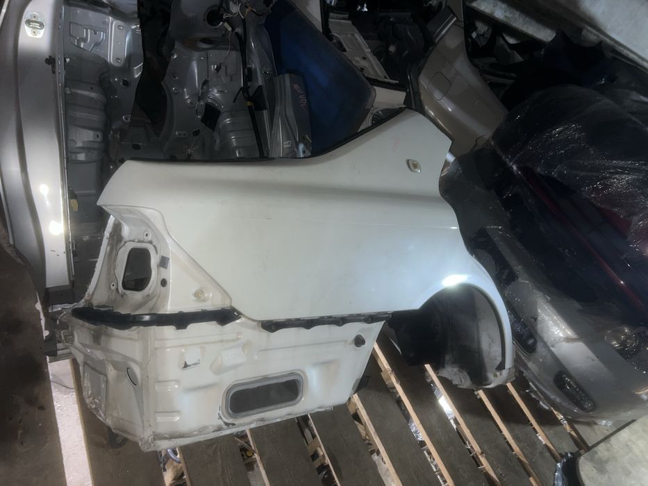 На тайота зад крыло