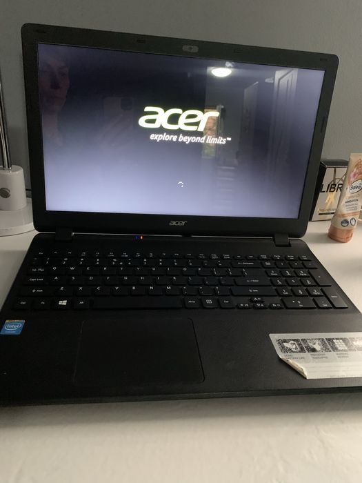 Laptop Acer  E S1-512