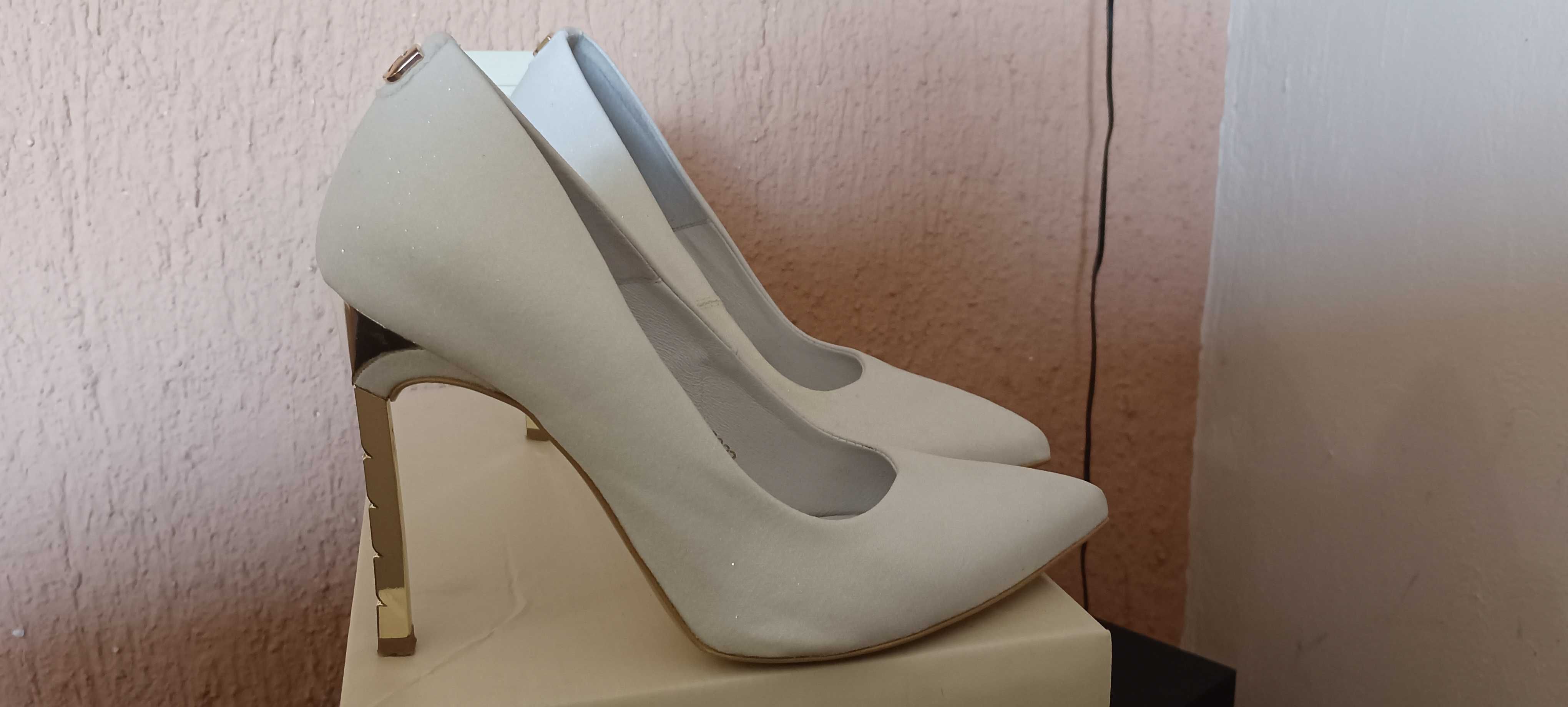 Бели официални обувки R. Polanski