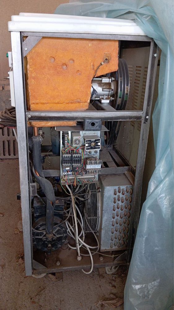 Frygomat 380 v  freyzer sotiladi