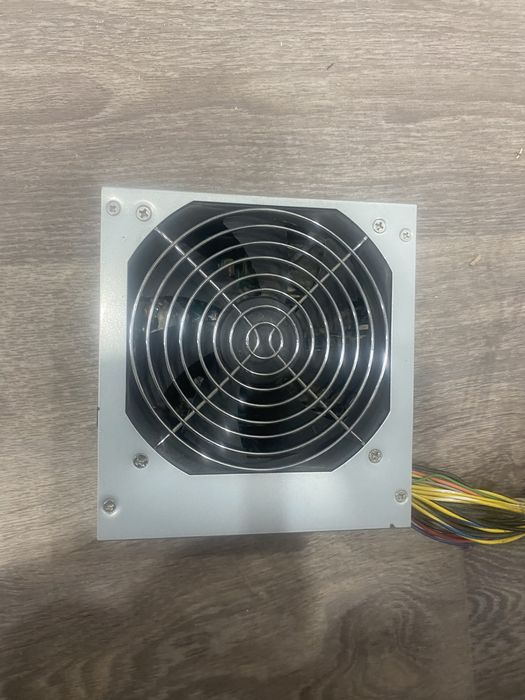 Продам блок питания , ATX-600РNR, 200-240 V-4.5A,50-60Hz,