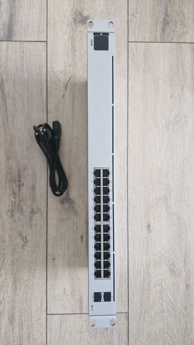 Switch POE Ubiquiti 24 porturi