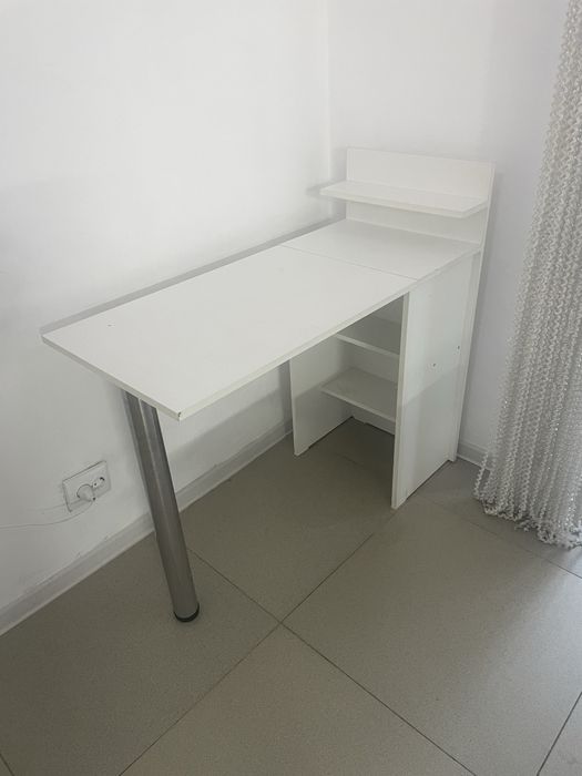 Стол маникюрный