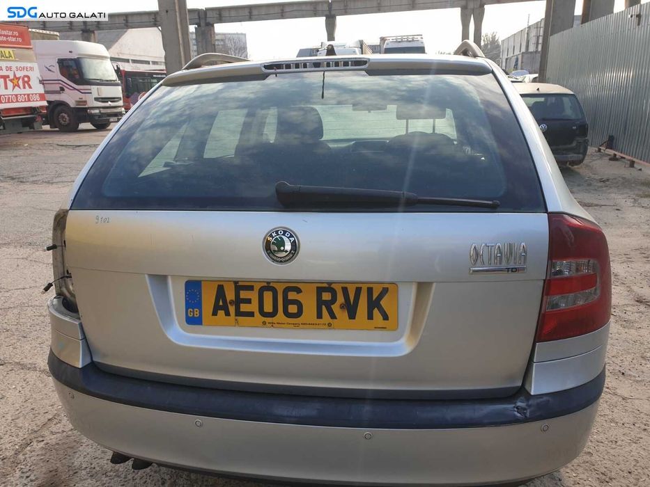 Brat Stergator Luneta Geam Sticla de pe Hayon Haion Portbagaj Skoda Octavia 2 Break Combi 2004 - 2013