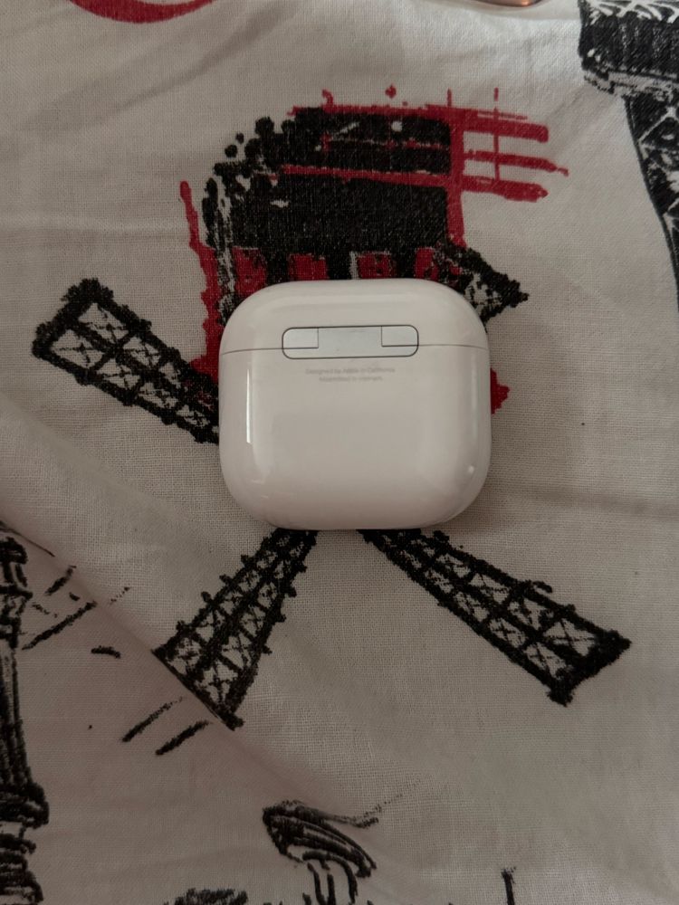Apple AirPods 4
