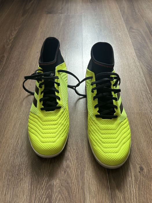 Ghete fotbal Adidas predator