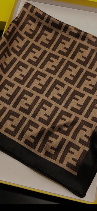 Eșarfă Fendi model 2026, 100% mătase, 90×90cm