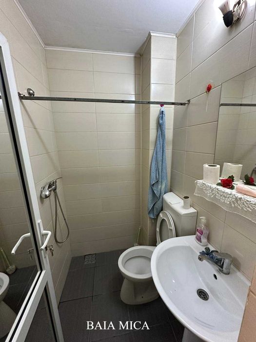 Vând apartament 2 camere in orasul Roman