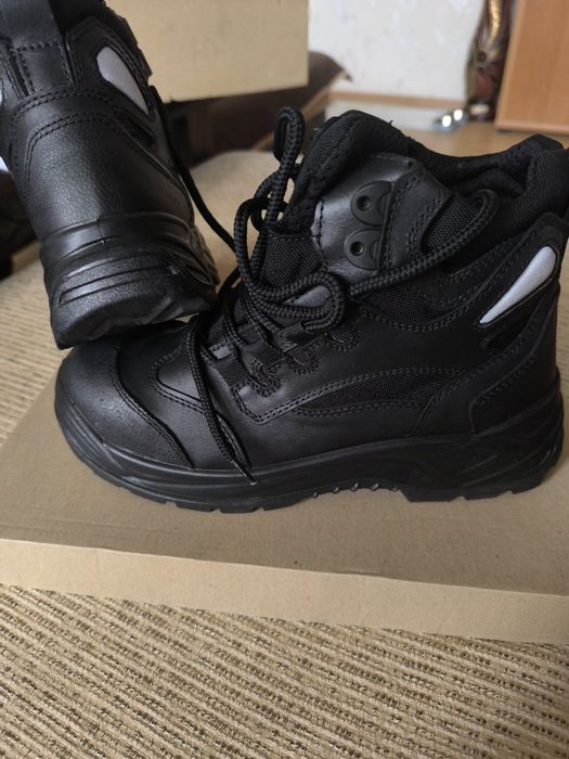 Предпазни работни обувки