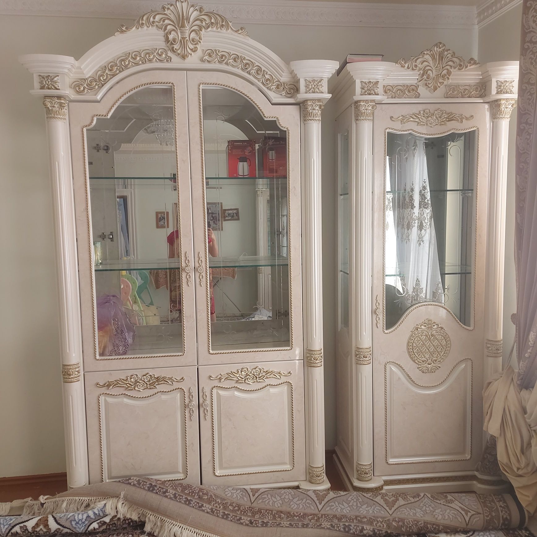 Продам стенку уголок почти как новый. 3 уголка цвет слоновый кость.