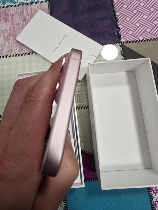 Iphone 15 plus culoare roz
