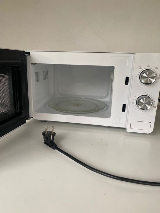 Vând cuptor cu microunde!