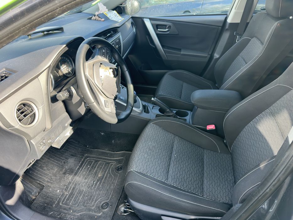 Toyota Auris 1.8 hybrid 136 кс 2014г На Части!