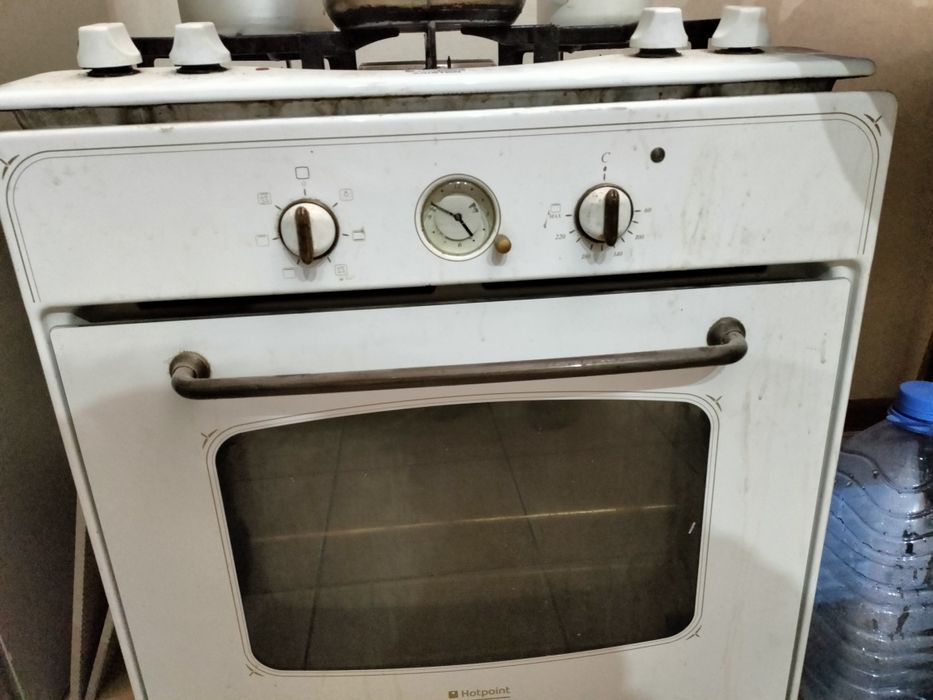 Газовая варочная поверхность и духовка фирмы Аристон