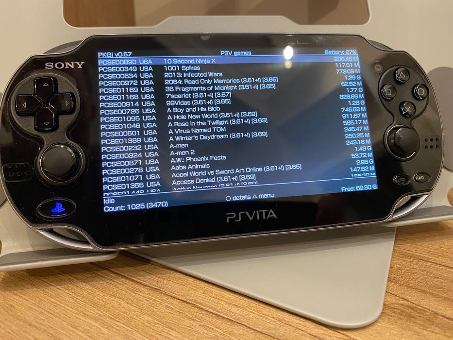 Sony PS Vita Oled – Negru  – 128GB – Modată + Jocuri