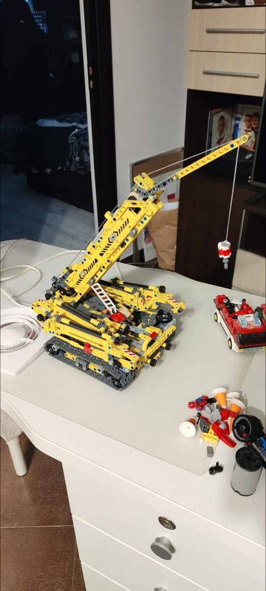 LEGO  tehnic Macara si masinute lego