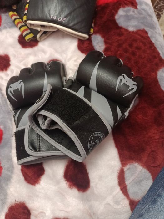 Mănuși box,mănuși MMa,compleuri box ,proteze ,fase