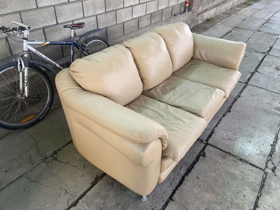 Диван с креслом…