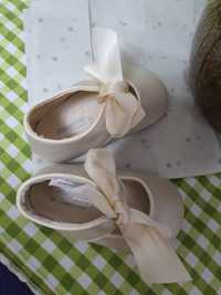 Pantofi papuci balerini 6-9 luni marime 18 bebe fetita Mayoral sampani