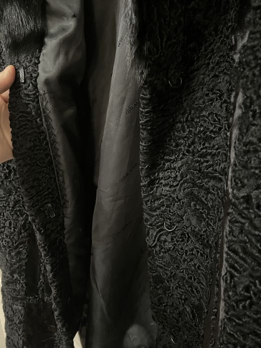 Шуба до колен каракуль