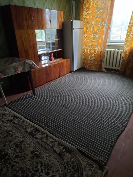 Продается 1/5/5 Чиланзар 1, торговый центр, без ремонта.