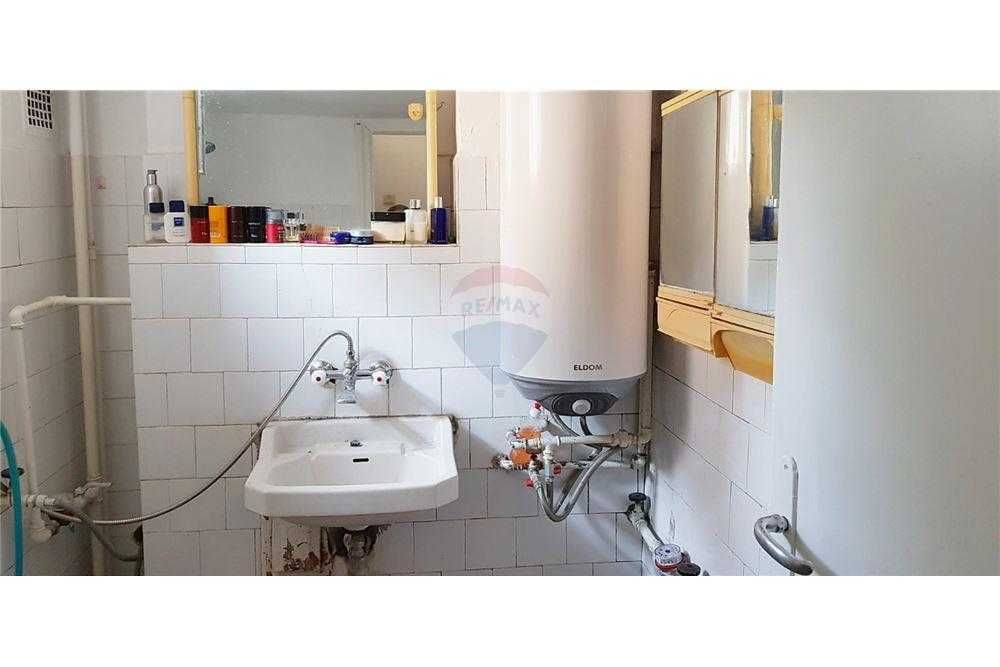 Продава се Тристаен апартамент в Русе, Център - 80 кв.м за 1749 €/кв.м - Снимка #8