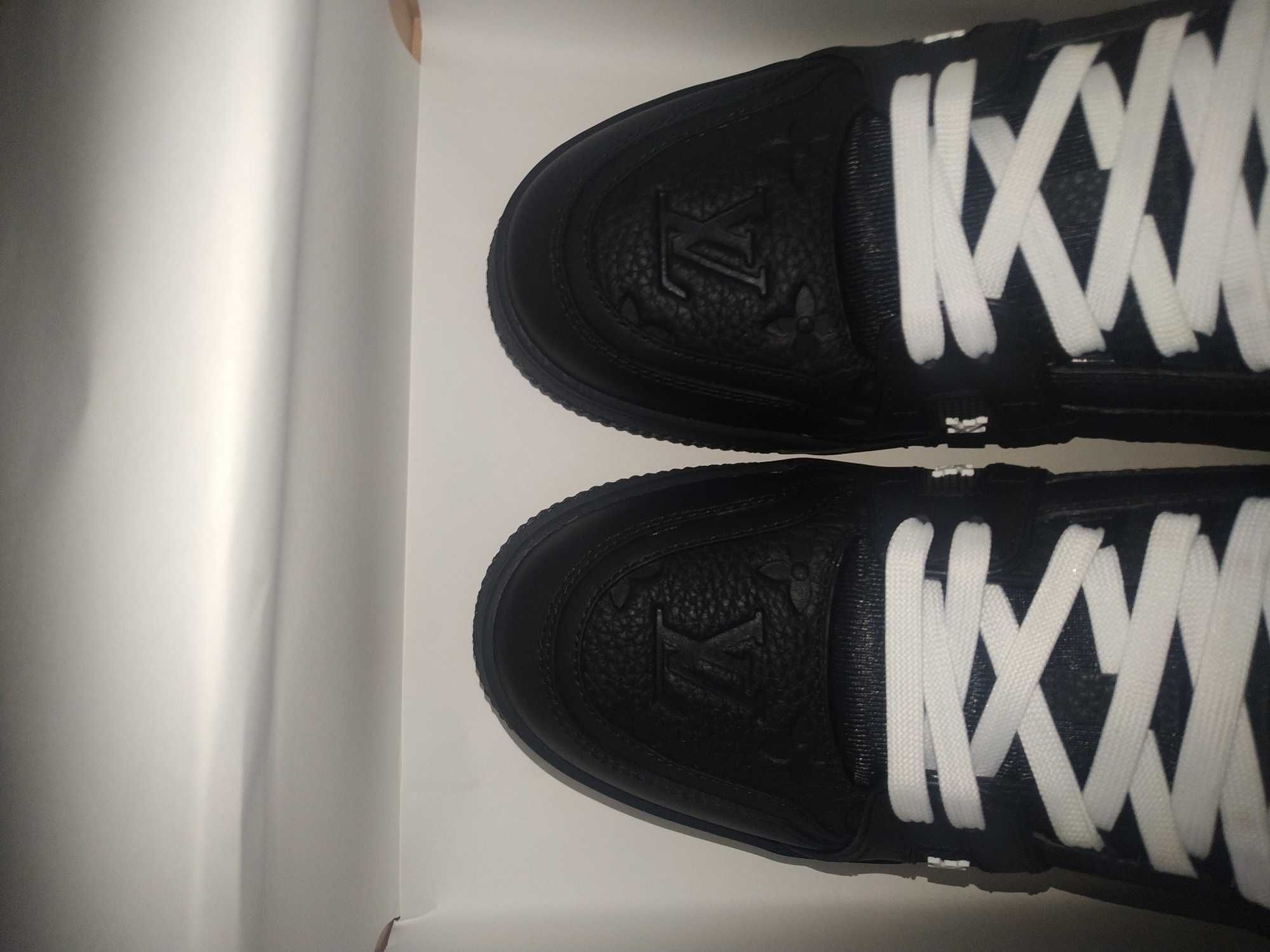 Louis Vuitton Trainers -- Black
