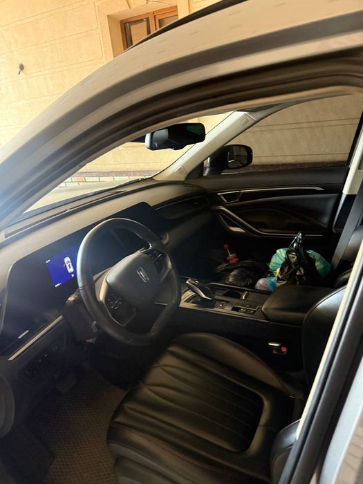 Узимни машинам бир кол минилган сотаман