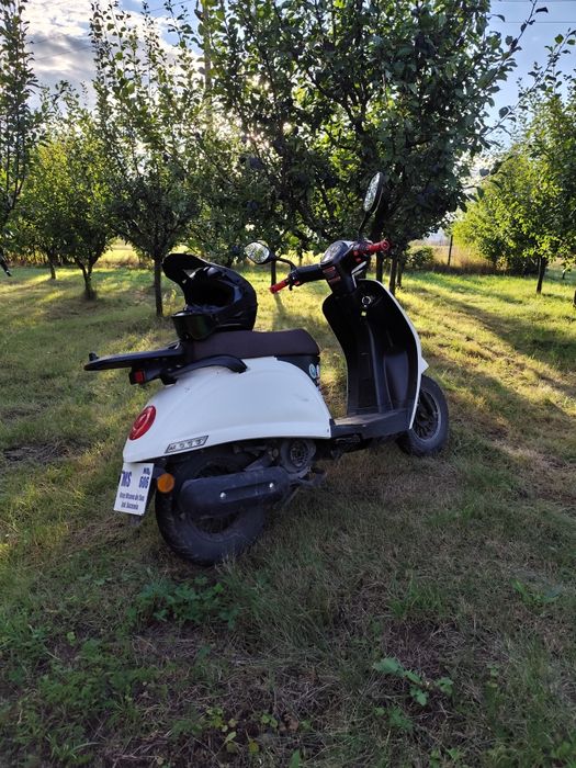 Vând scuter 49cc