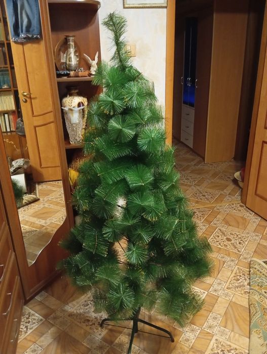 Продам ёлку новогоднюю 170 см.