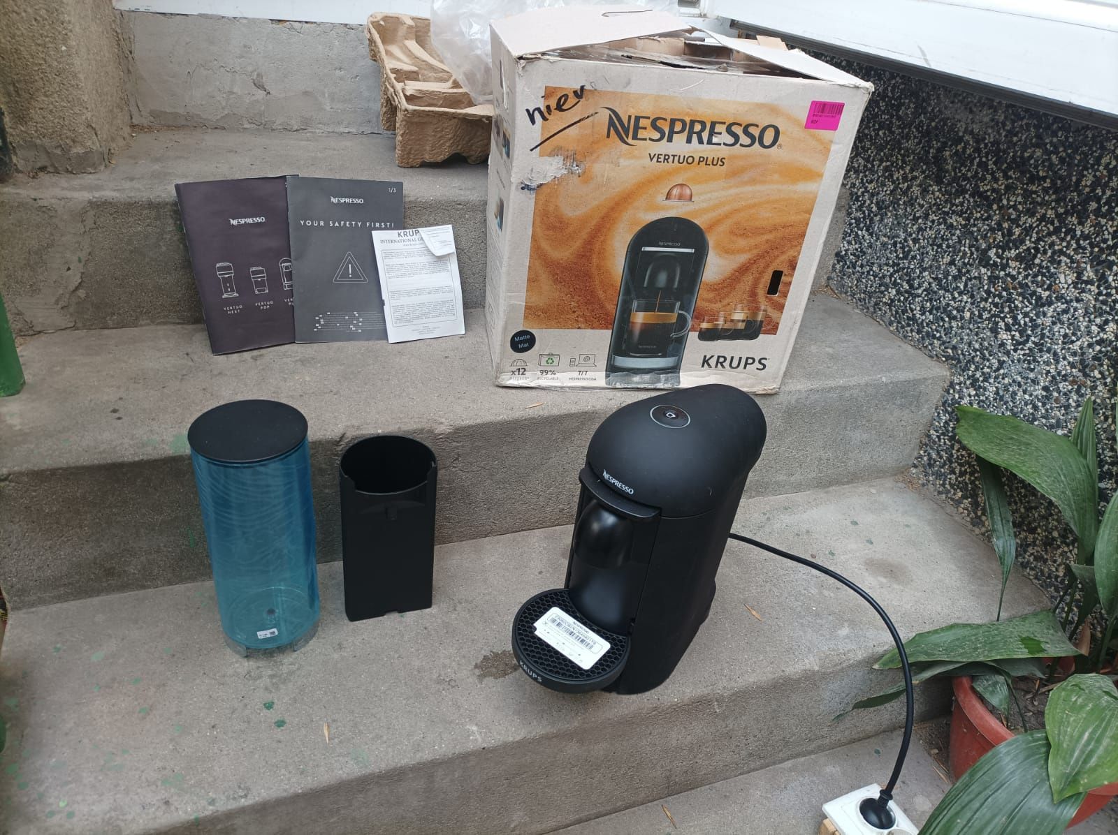 Кафемашина Nespresso Vertuo Plus, нова