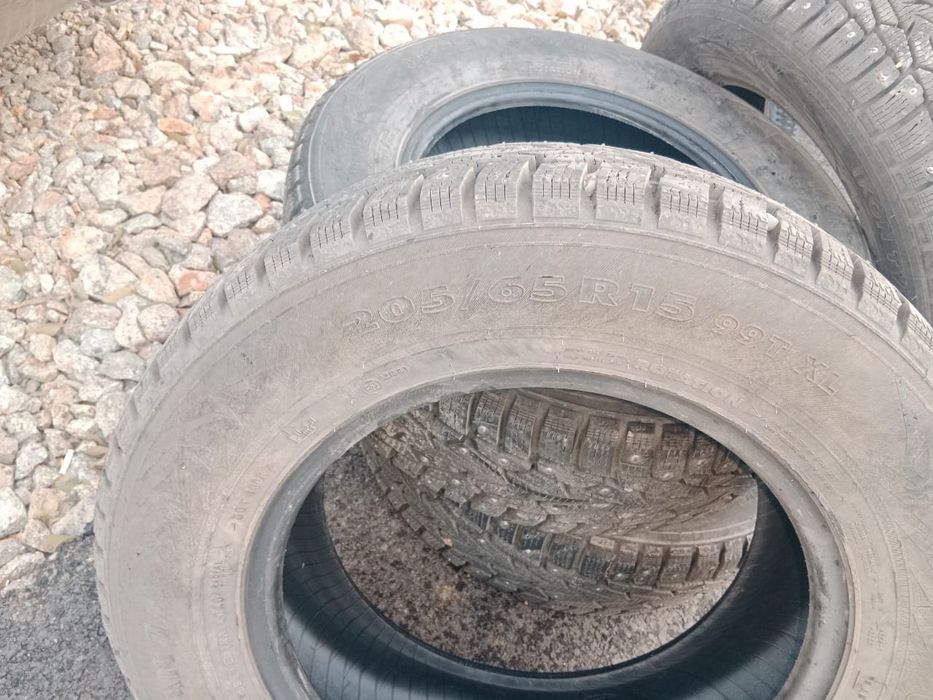 Продам зимние шипованные шины