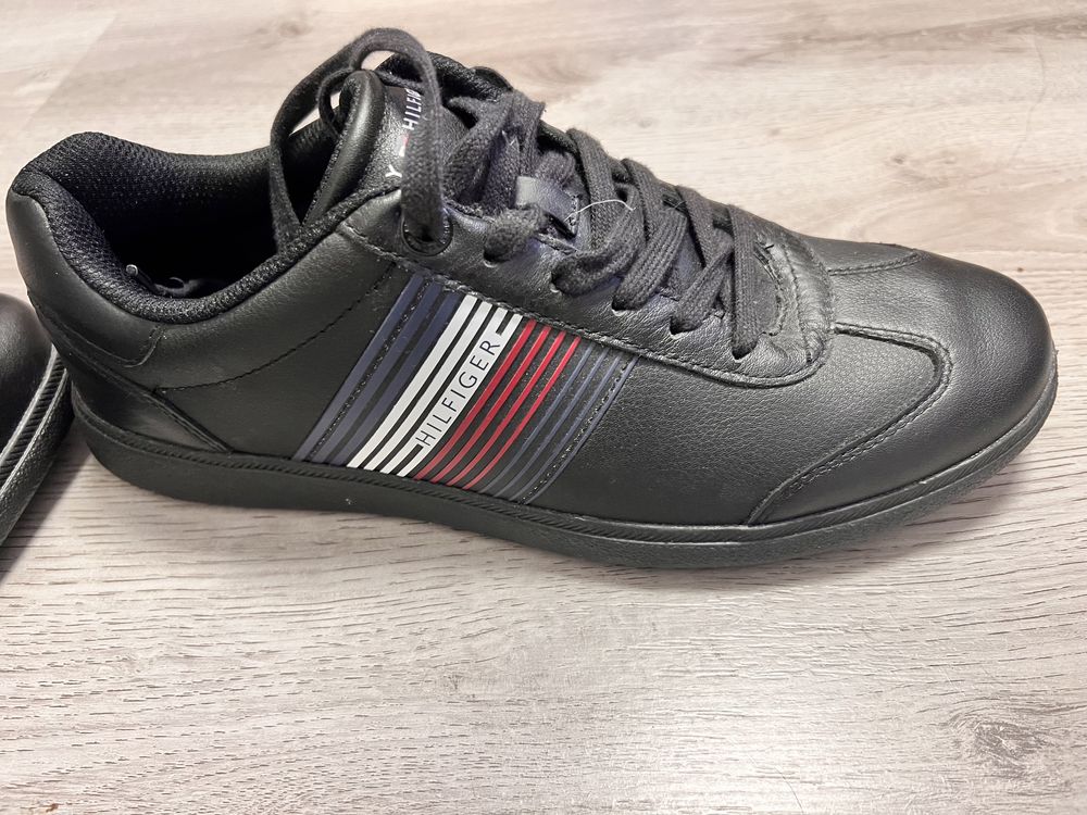 adidasi Tommy Hilfiger