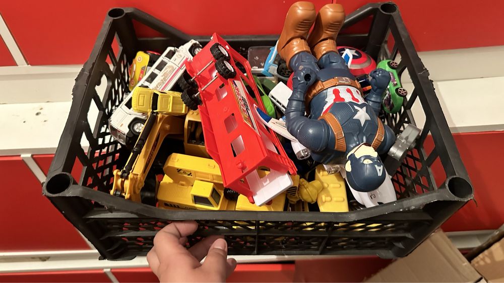 Три ящика с игрушками