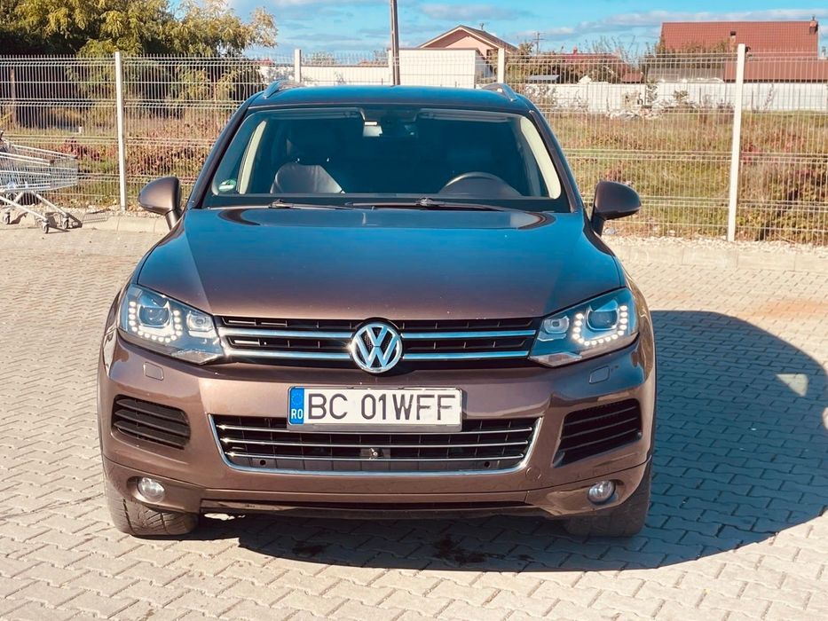 Volkswagen Touareg Vând Volkswagen Touareg 3.0 diesel 245 CP, an 2012, cutie automată, în