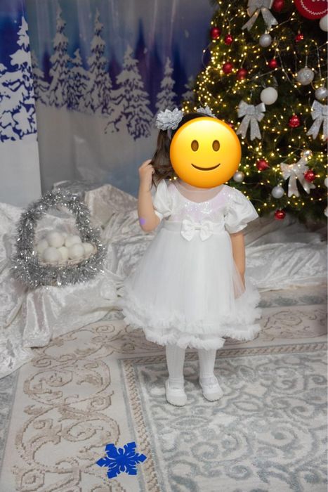 Продаю белое нарядное платье