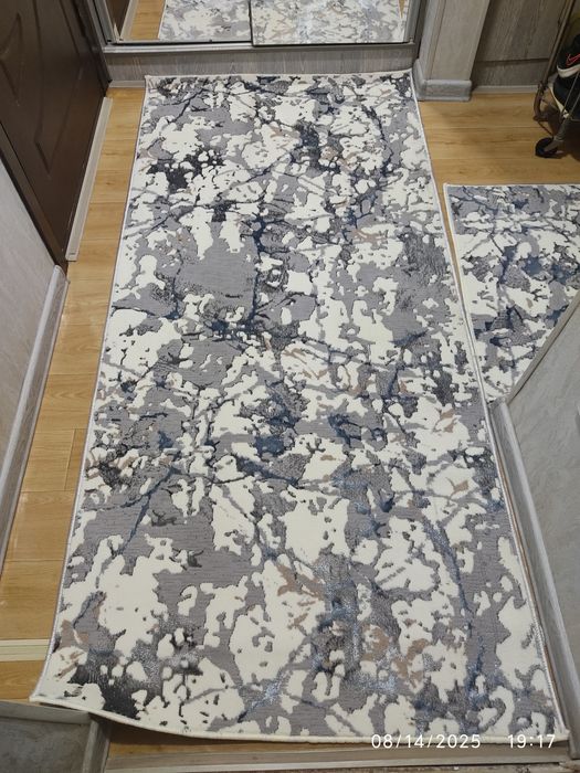 Karidorga gilam, yap-yangi olingan