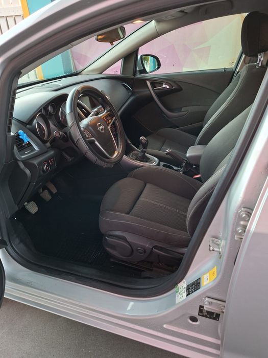 De vanzare opel astra J