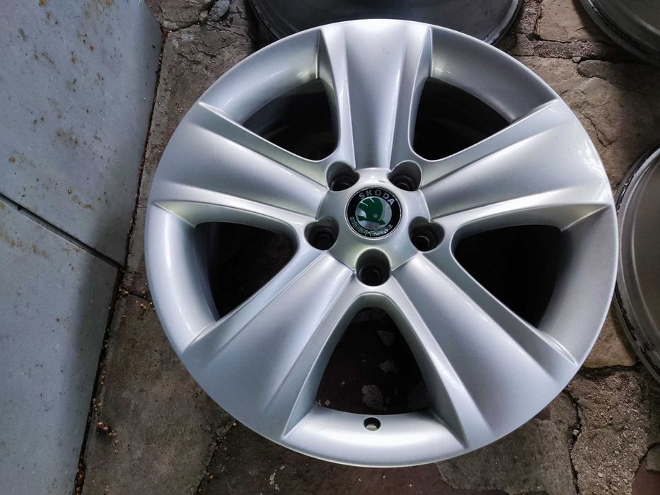 Skoda 17 цола 5х112 оригинални лети джанти Шкода 5x112 7х17 ЕТ45