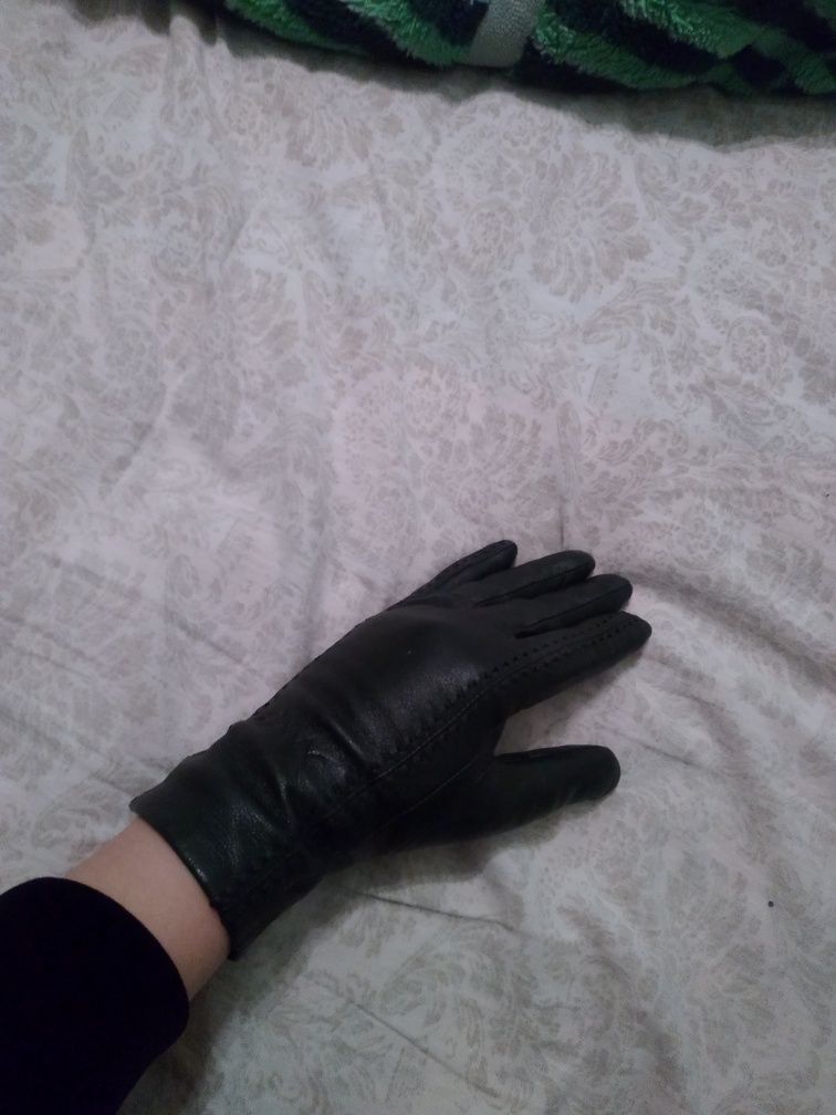 Кожаные перчатки женские