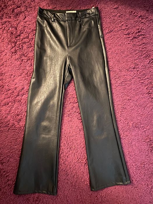 Pantaloni imitatie piele stradivarius