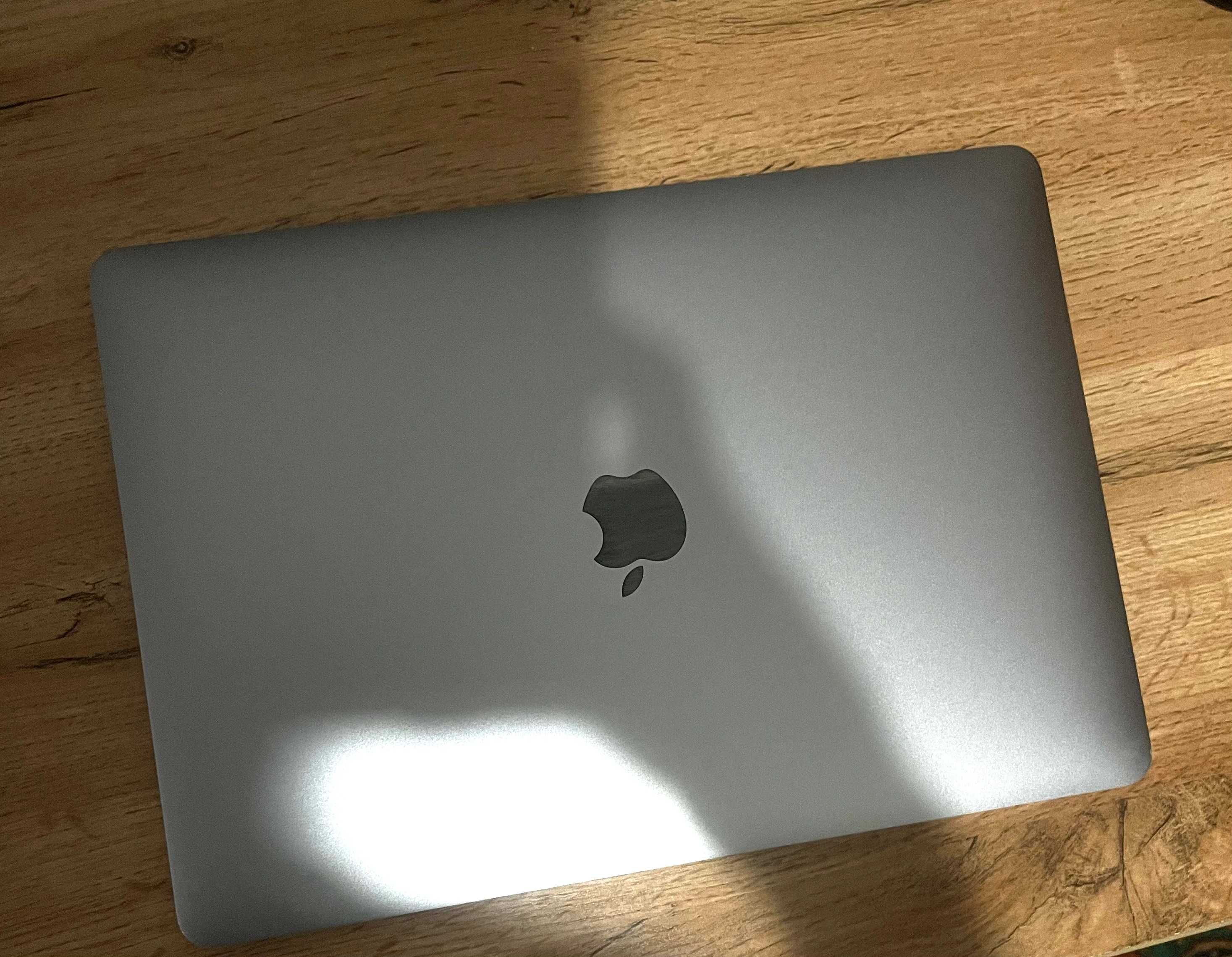 Apple MacBook Pro M1 8/256GB 2020 mukammal holatda