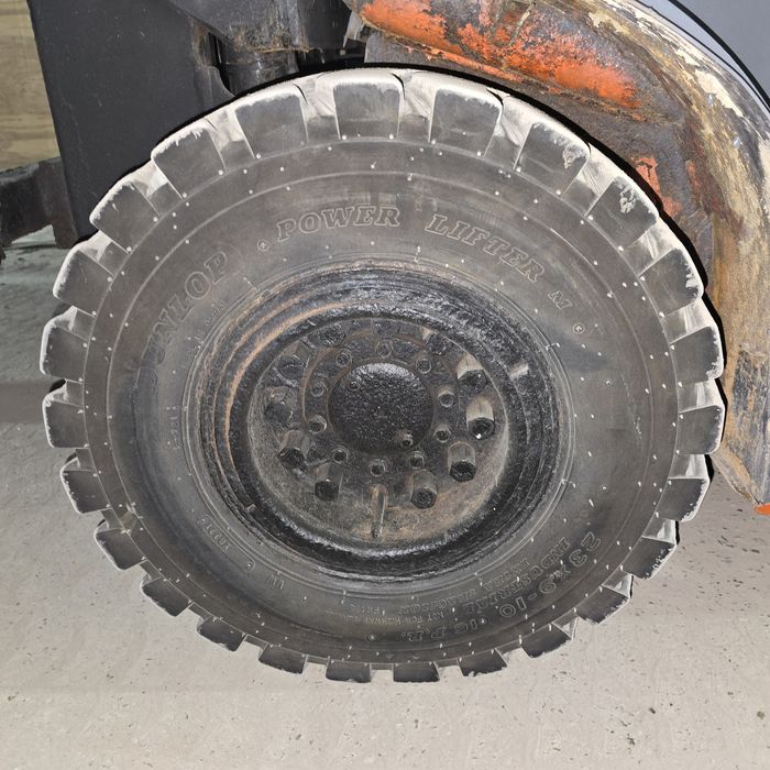 Продам шины резину на вилочный погрузчик