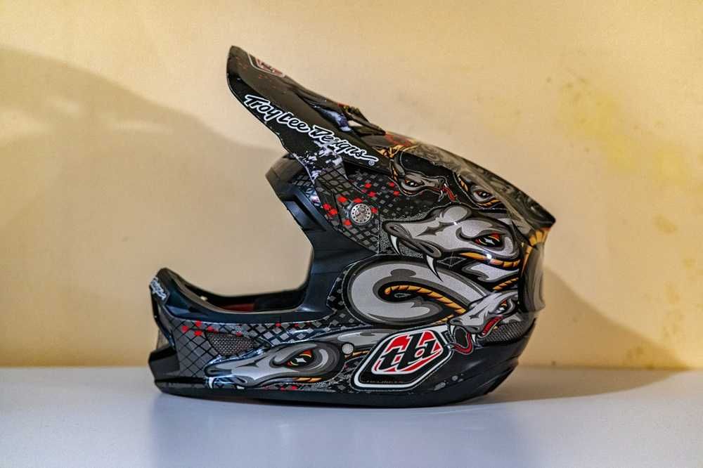 Карбонова каска Troy lee designs D3 - Medium