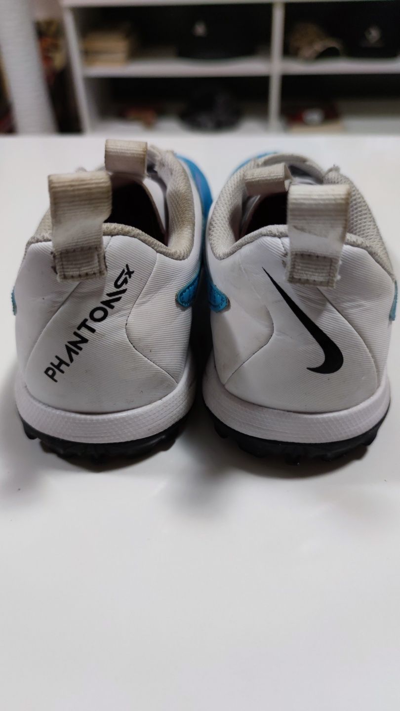 Детски стоножки за изкуствена трева Nike Phantom GX Academy Junior