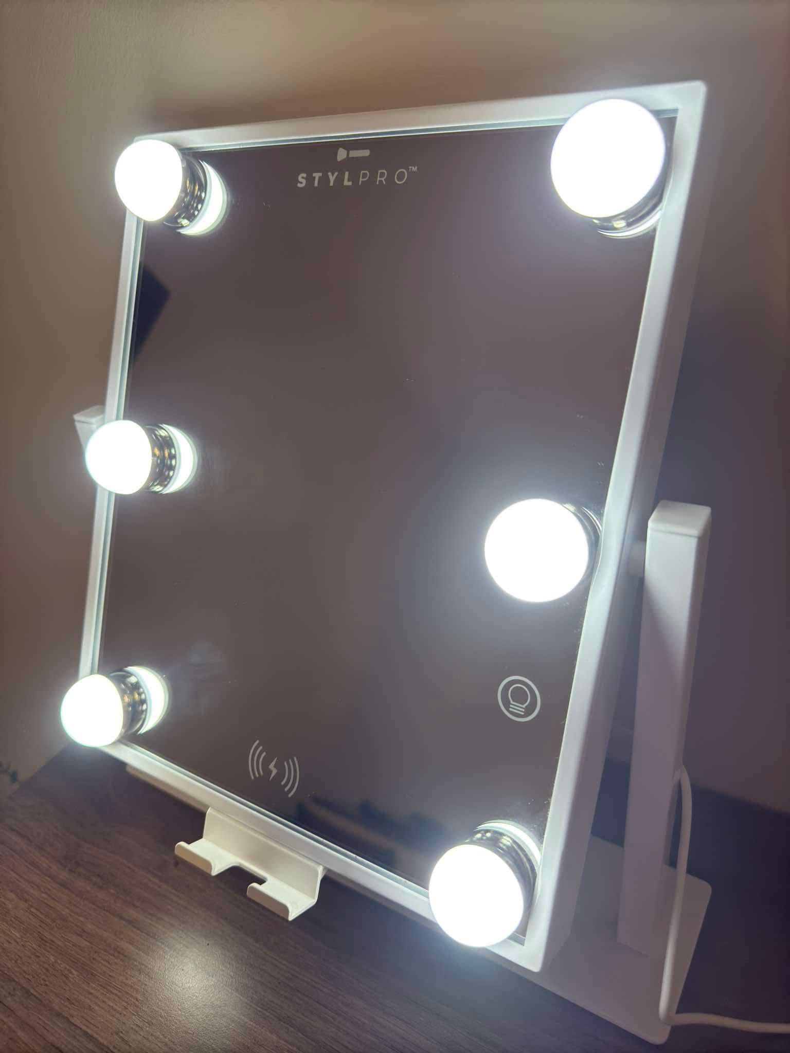 Hollywood Vanity, Музикално огледало Glam & Groove