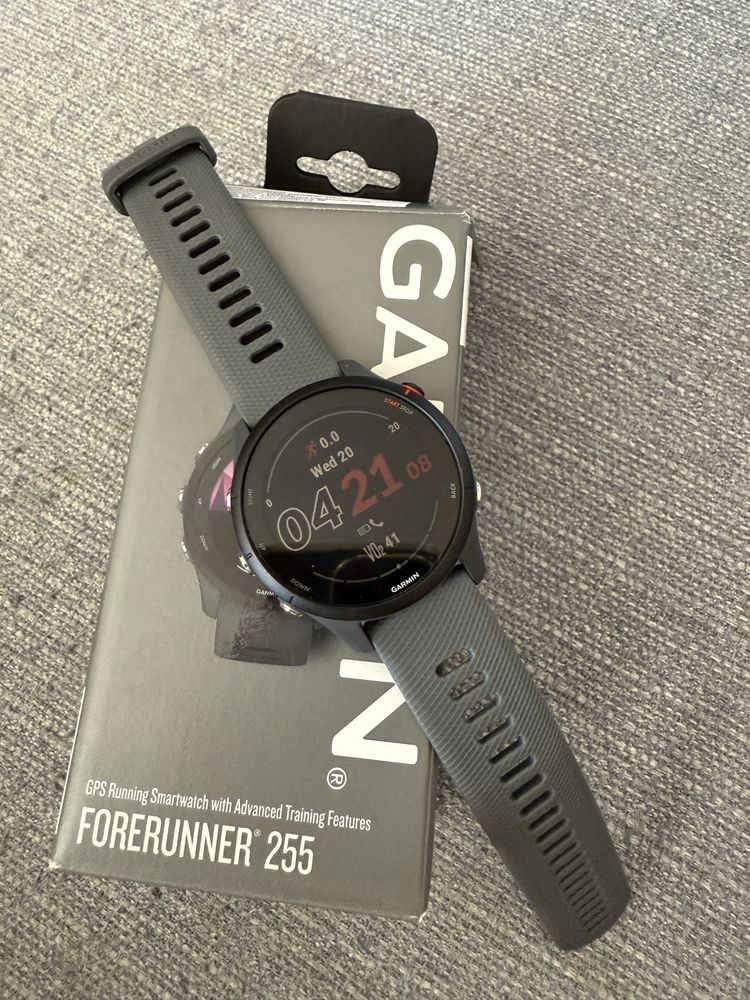 Часовник Garmin Forerunner 255 - като нов