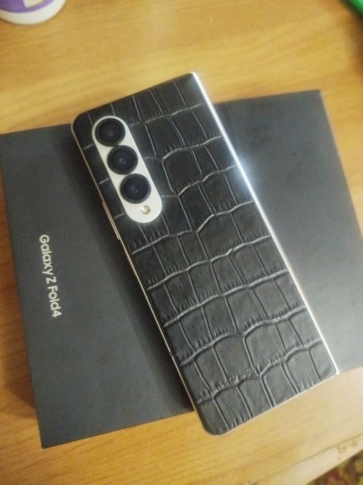Samsung fold 4 продам